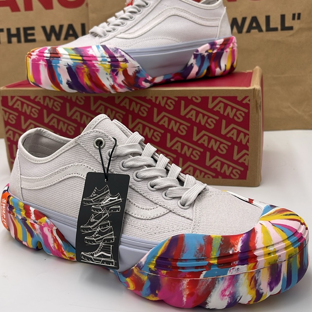 Vans WMNS White Sneakers Colorful Sole Old Skool Tape
Rainbow Swirl Nimbus Cloud - Picture 9 of 17